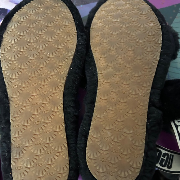 Ugg - Picture 2 of 3